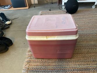 Pink rubber maid cooler