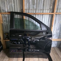 2019-2025 CHEVY SILVERADO 1500 FRONT DOOR PASSENGER SIDE GOOD CONDITION 
F21526