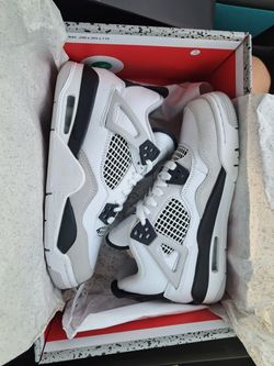 Jordan 4 "Military Black" 