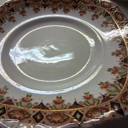 1 Dinner Plate  Reids Park Place gold trim