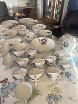 90 piece china dinnerware set,  Fukagawa Arita  no.704