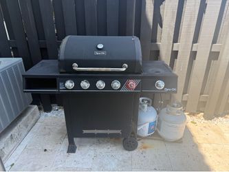 Dyna-Glo Gas Grill with Side Burner + 2 Propane Tanks