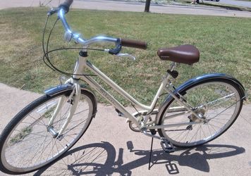 SCHWINN WOMEN’S GATEWAY 700C/28” HYBRID BIKE - CREAM
