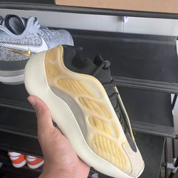 🔥 Yeezy 350 Sunflower Size 7.5 – $70 – TODAY