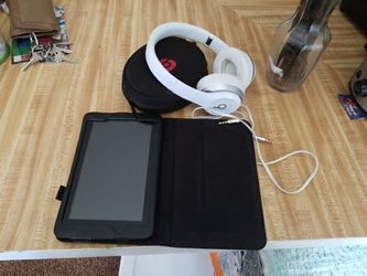 Beats Headphones Solo & Tablet Bundle