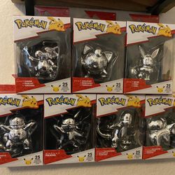 7 Pokémon Figurines 