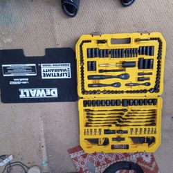 DeWalt 184 Piece Wrench Set