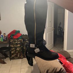 Black Boots 