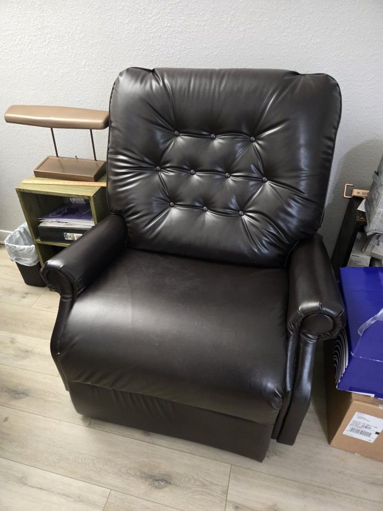 Brand New Heritage 358 HD XXL Lift Recliner