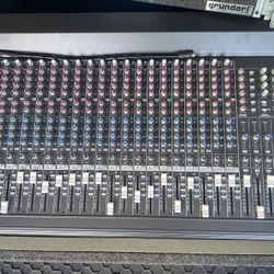 Mackie SR24-4 VLZ 24 Channel Audio Mixer with Case