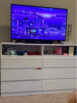 Dresser and Tv