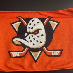 Anaheim Ducks, Rally Towel And Lukas Dostal Limited edition collector pin