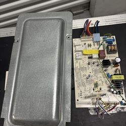 GE Refrigerator Control Board OEM, 200D6221G025