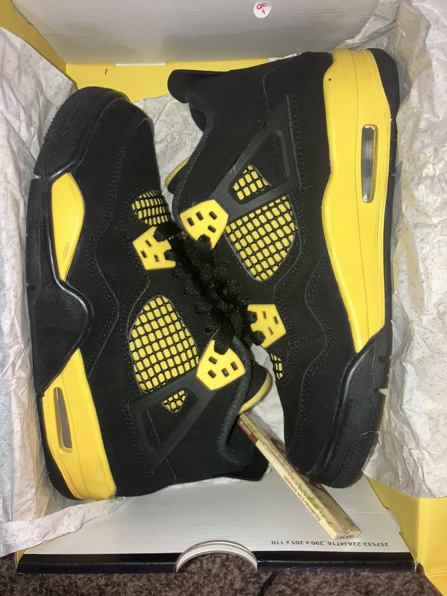 Air Jordan 4 Retro Thunder