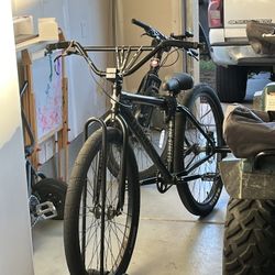 Throne (LOOK AT DESCRIPTION)