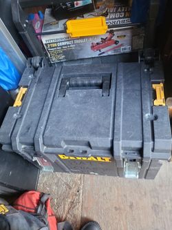 DEWALT BOX