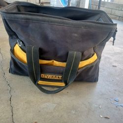 DeWalt Tradesman Bag With 33 Pocket