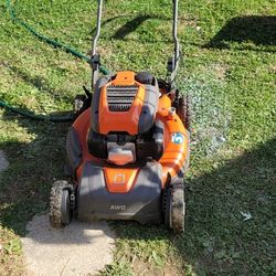 Husqvarna Gas Self-propelled All-Wheel Drive Mower (very good) Retail 600$