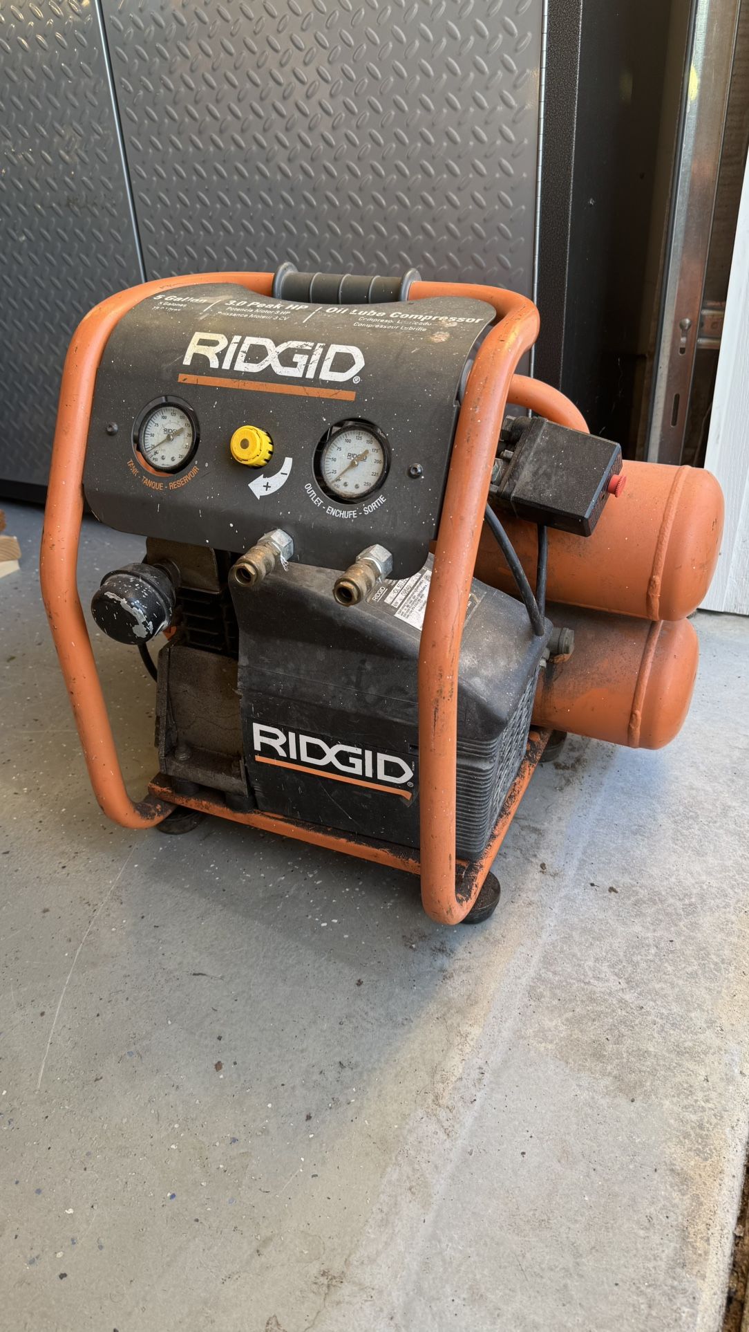 Ridgid 5 Gallon Oil Lube Compressor - Well Used