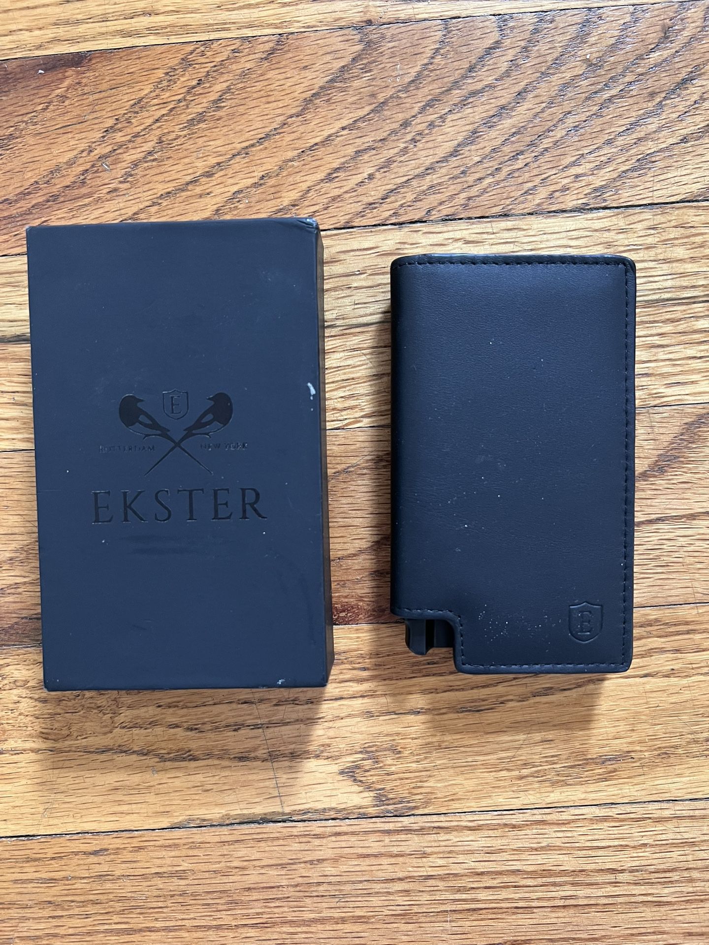 Ekster  Wallet Black Leather Card Holder New