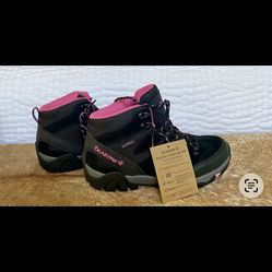 Women’s size 8 black hiking boot