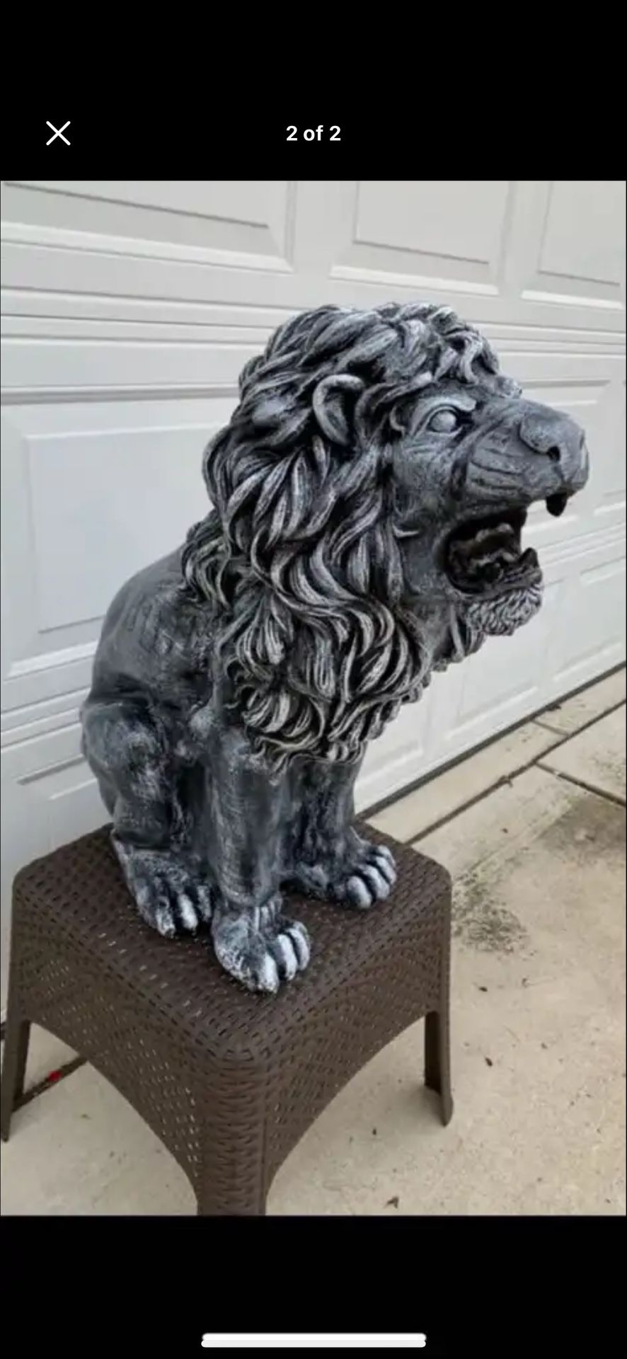 Stone Color, Roaring Lion Statue
