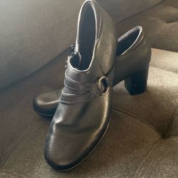 “Clarks” Leather Short Boot
