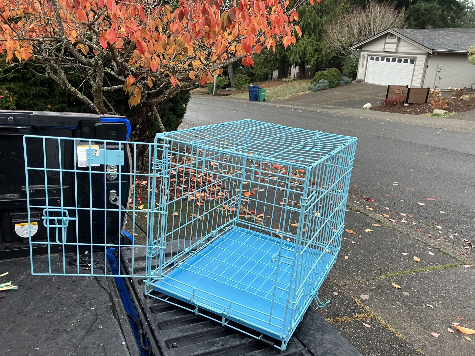 Small Dog Puppy Rabbit Kennel Crate Collapsible like New 24” L by 17”W 19”