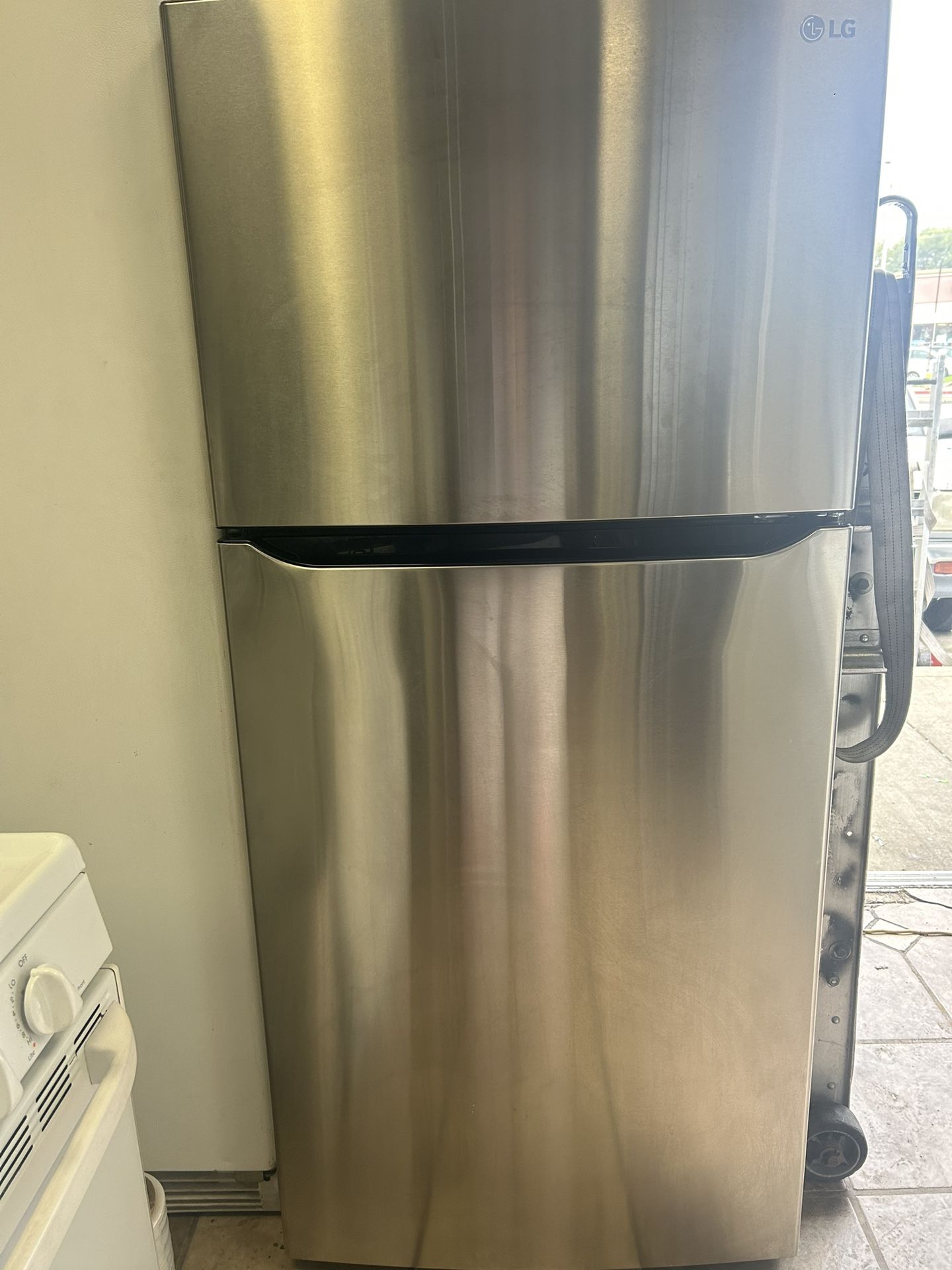 LG Refrigerator (delivery+install Available) Height 66 X Width 30