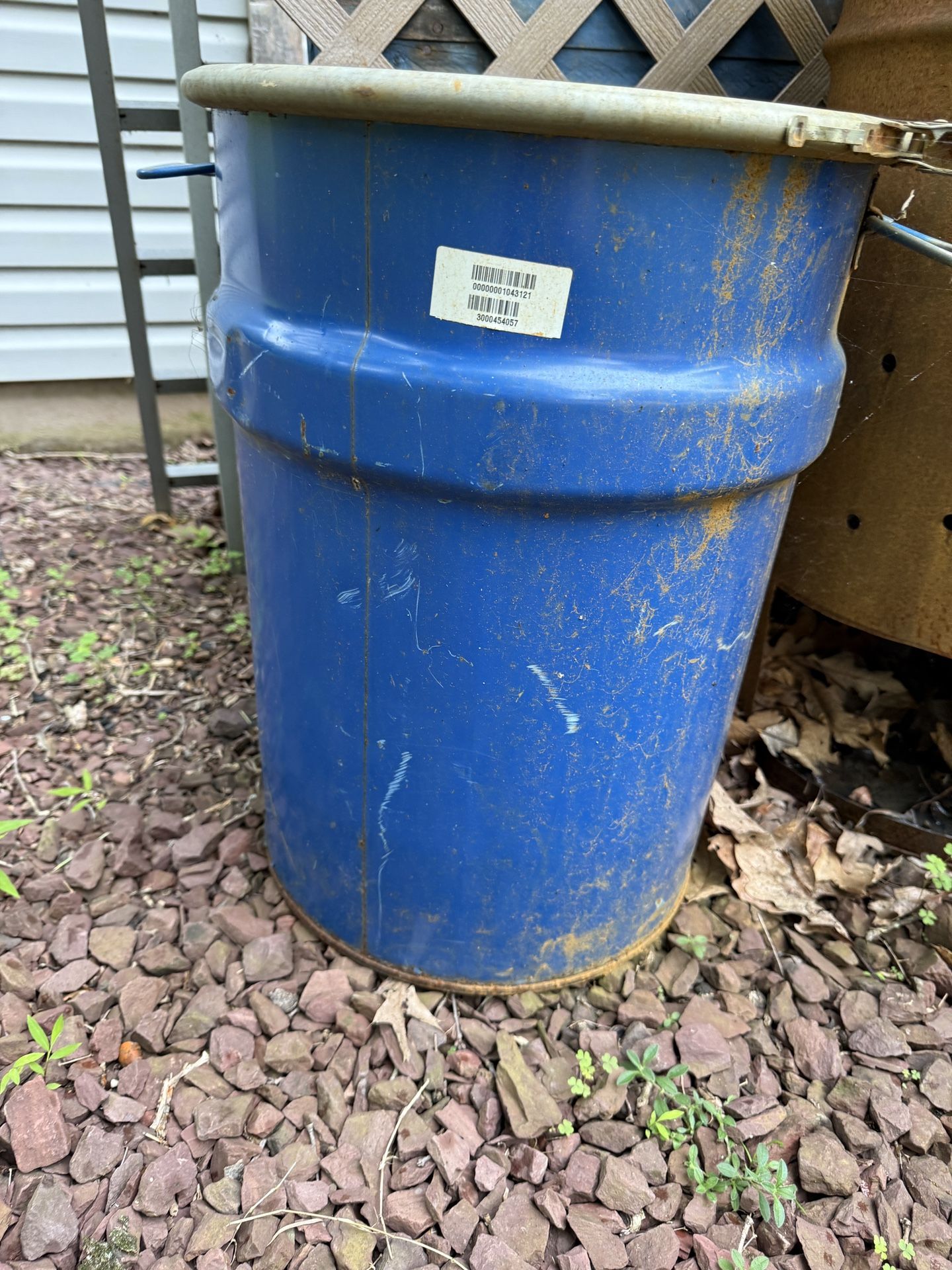 Metal Barrel with Open Top Locking Lids