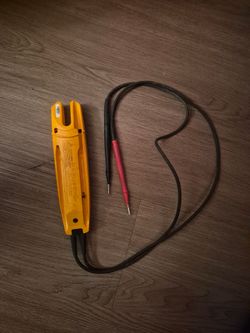 FLUKE T-600 Voltage and Current Tester