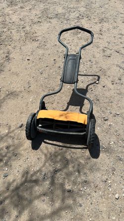 Fiskars manual push Lawnmower