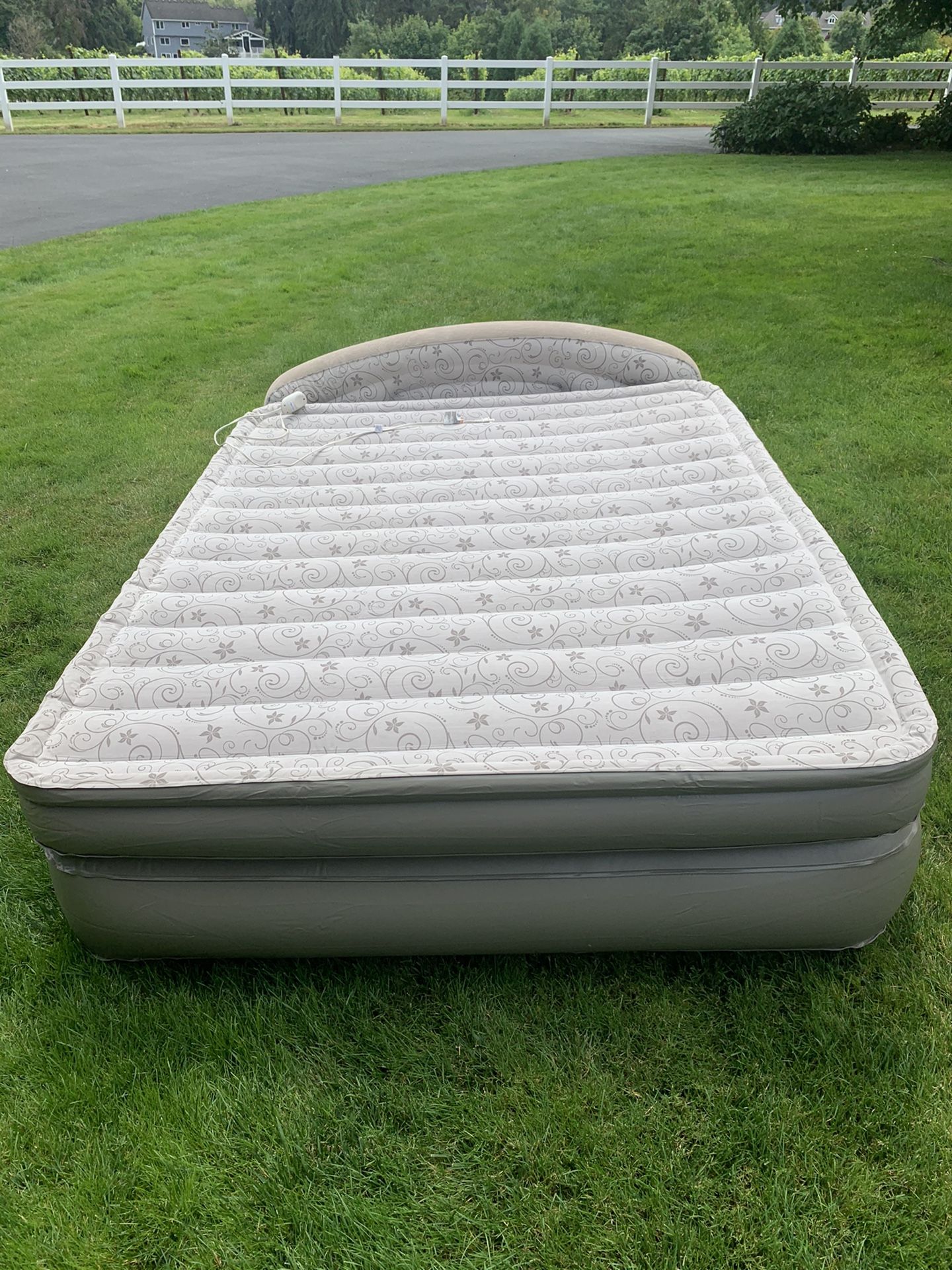Aerobed Air mattress king size for Sale in Ridgefield, WA OfferUp