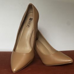 Nude/Tan Heels