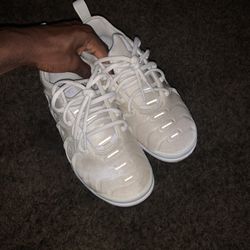 White Vapormax Plus