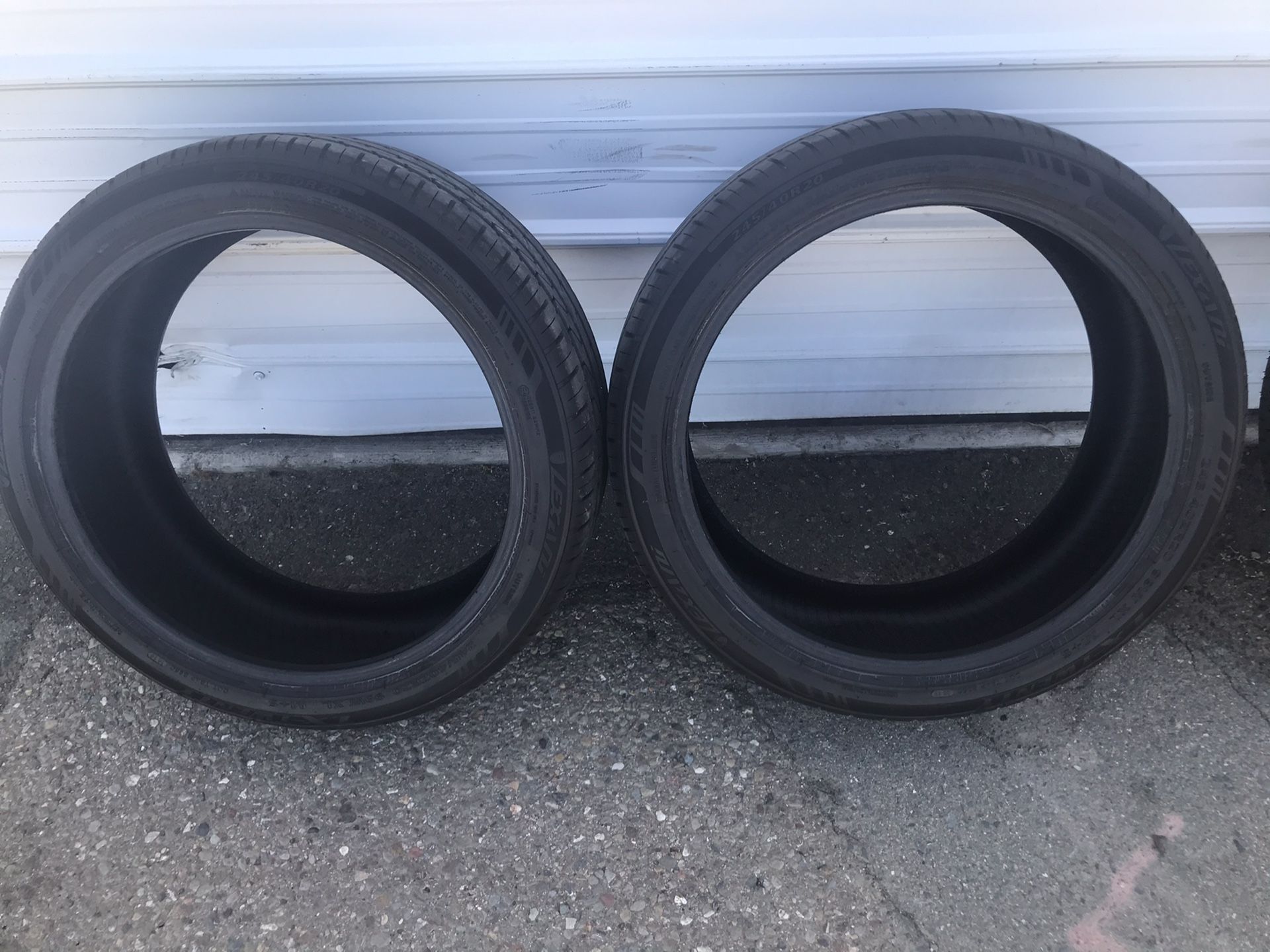 Pair of 2 lexlani’s 245/40/20 new
