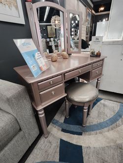  VANITY FOR GIRLS ONLY $300 OR $0 DOWN IF FINANCED