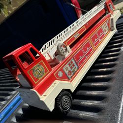 Vintage Tonka Fire Ladder Truck – Classic Collectible