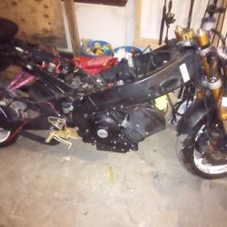 04-06 yamaha yzf R1.  ** COMPLETE*** PART OUT **