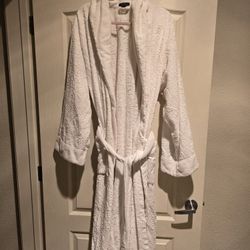 Brand NEW - Versace- White Bath Robe (Unisex) Size XL