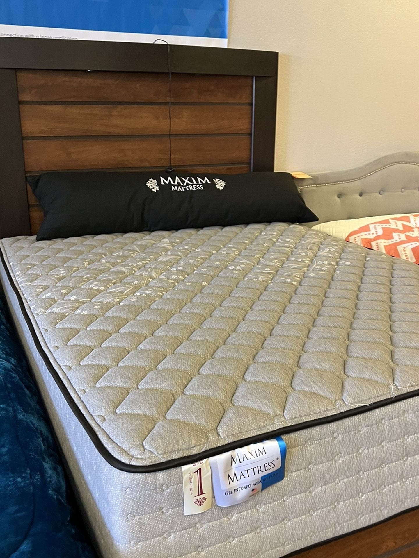 NEW QUEEN MATTRESS