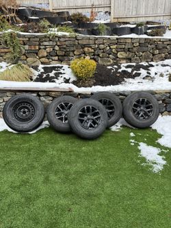 Stock 2018 JEEP JLU Sport Wheels & Tires
