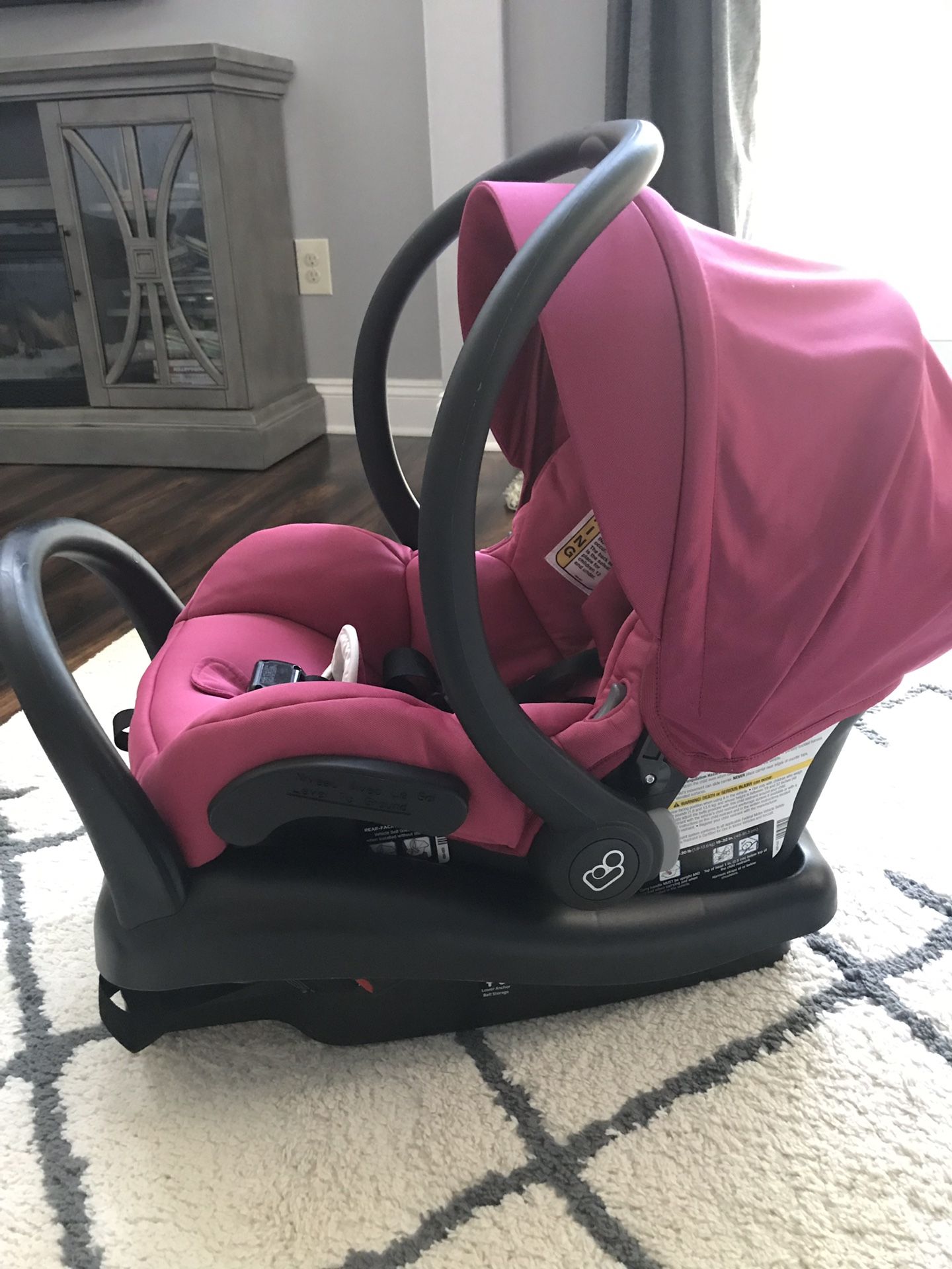 Maxi-Cosi infant car seat-used 5 times.