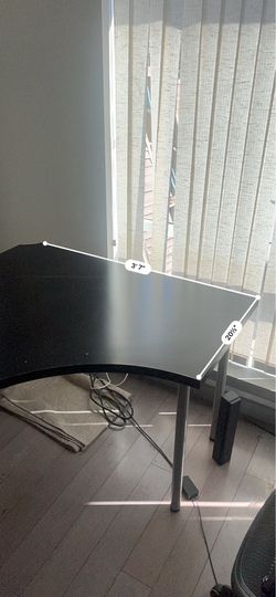 Corner desk