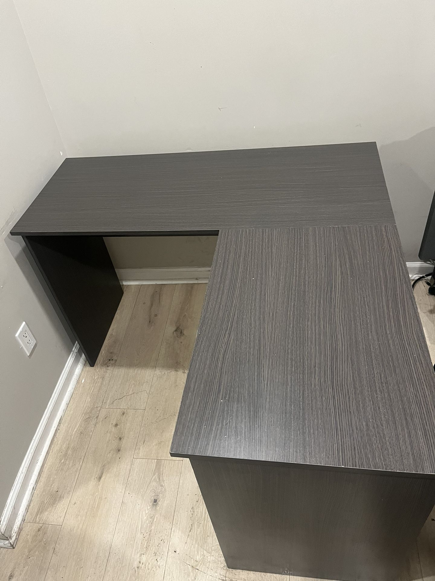 Professional Office Desk For Business Or Perfect For Gamers