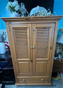 Louvered Door Pine Storage Hutch