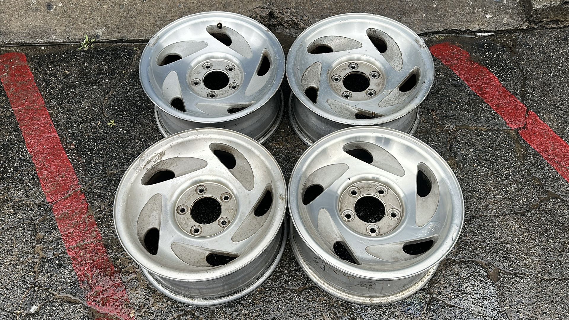 Ford expedition, F150, or Lincoln Navigator 17-inch aluminum wheels 5 on 135mm