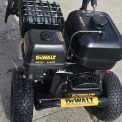 DEWALT
4400 PSI 4.0 GPM Cold Water Gas Pressure Washer
