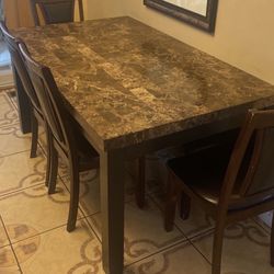 Kitchen Table Set (w/4 Chairs)