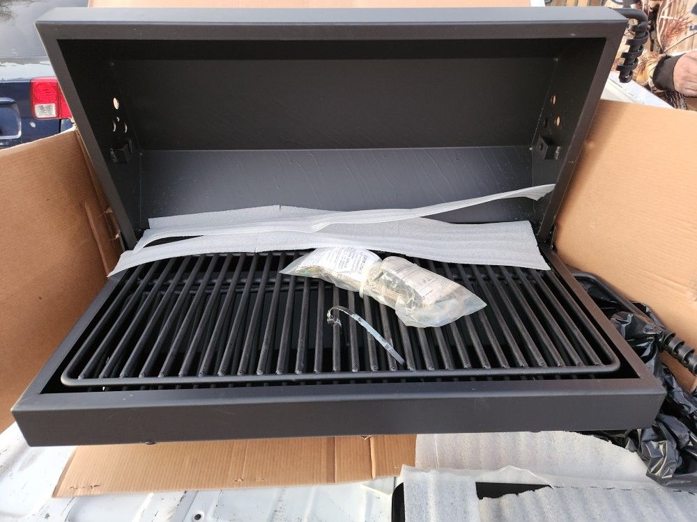 Charcoal Grill. TITAN GREAT OUTDOORS 19,25"prof. x 36,5"an. x 53"al. pulgadas